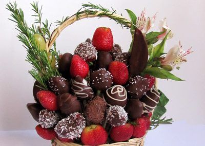 Canasta de fresas con chocolate