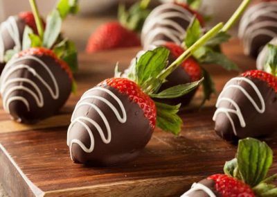 Fresas con chocolate lineas blancas